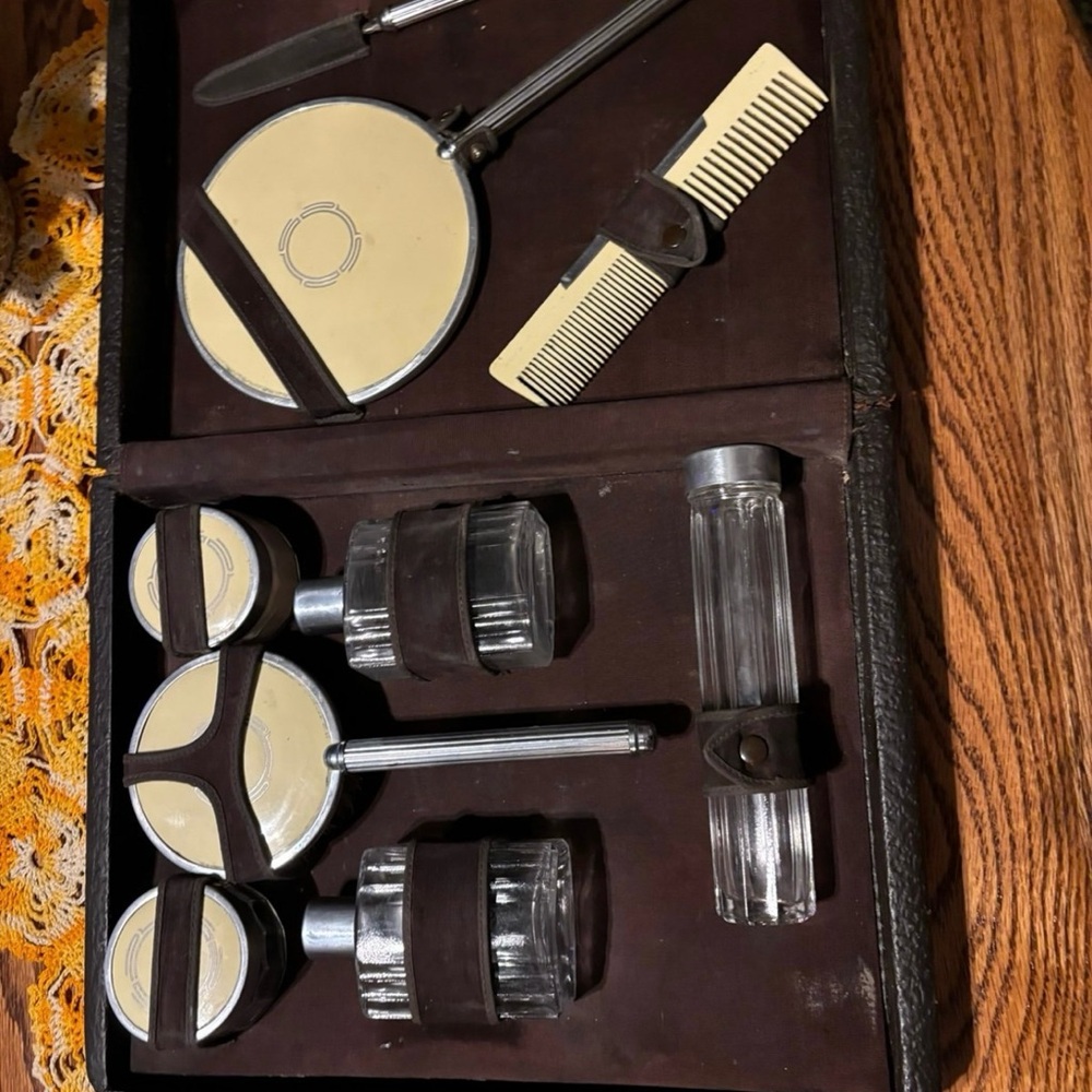 Men's Grooming Kit with Cream Accents